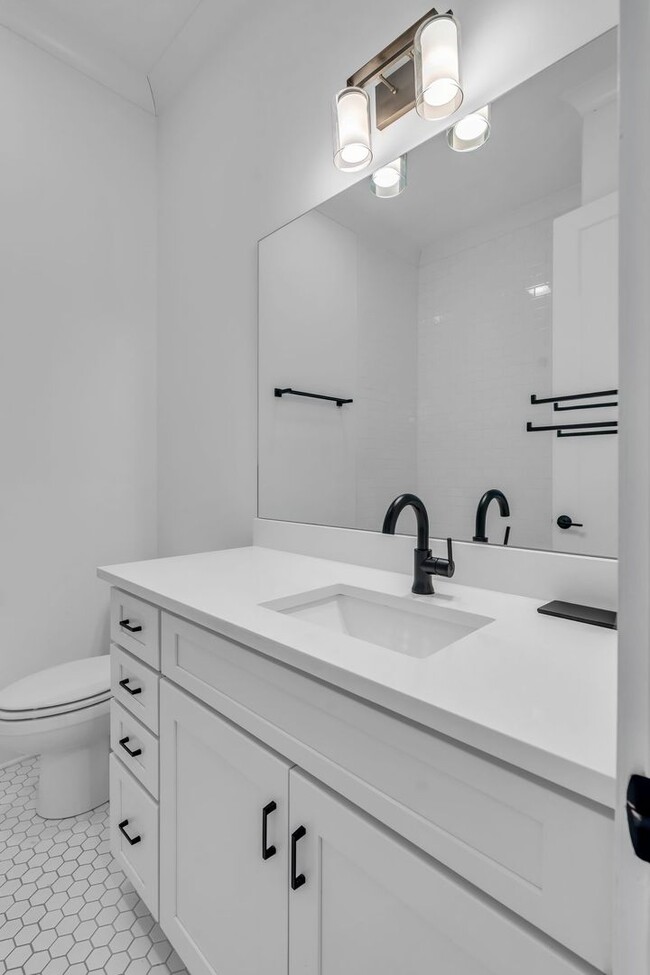 Building Photo - Modern Living in Wedgewood Houston