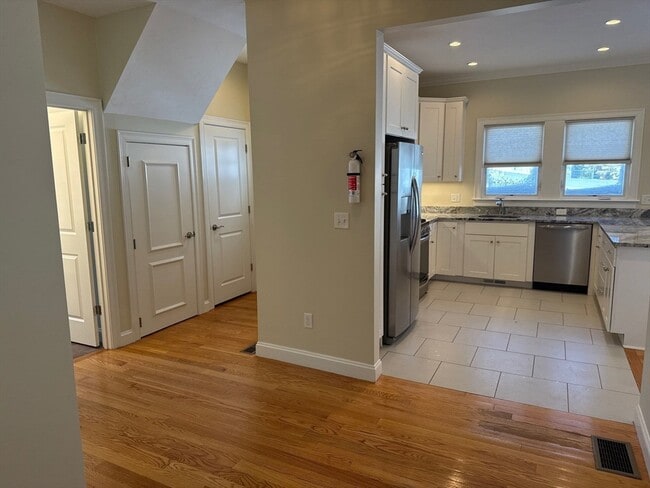 Building Photo - 14 Chapel St