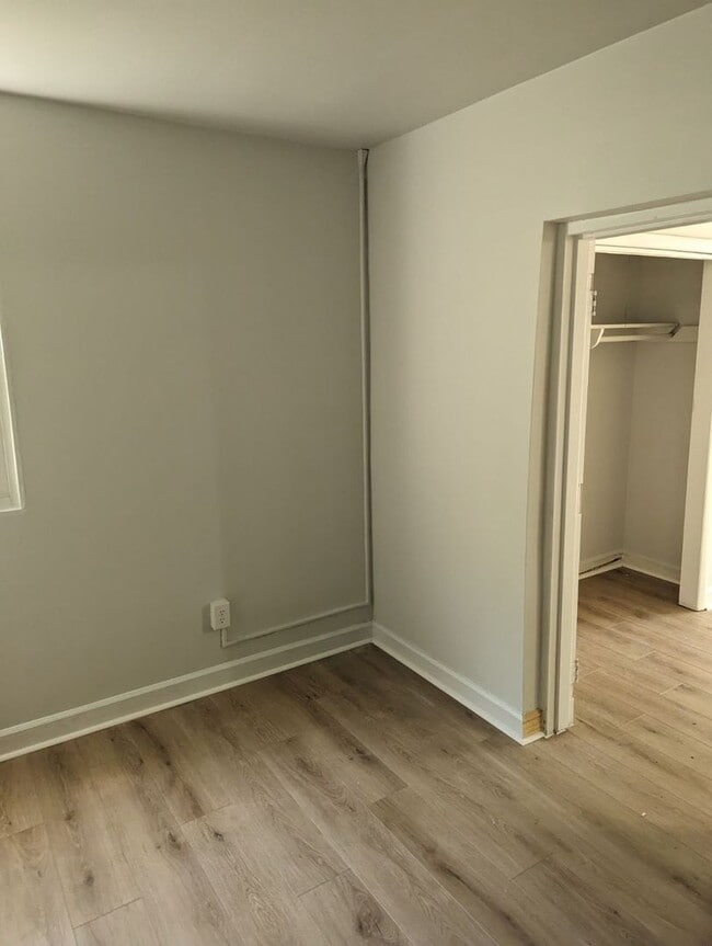 Building Photo - --AVAILABLE OCTOBER 30TH-- 2 BR / 1.5 BA W...
