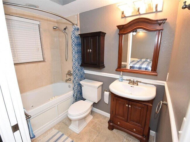 Building Photo - 201 6th St S