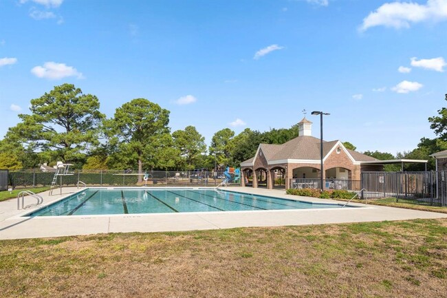 Building Photo - 16935 Valley Palms Dr