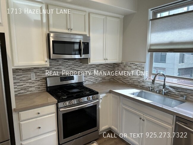 Building Photo - 1713 Hazelnut Ln