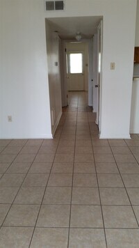 Building Photo - 112 Oak Ridge Ave