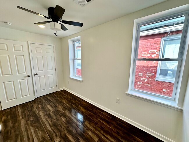 Building Photo - 312 S Eden St