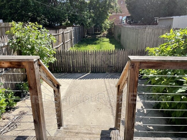 Building Photo - 145 S Beaver St