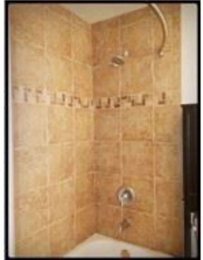 Building Photo - Quiet ground floor unit with access to lar...