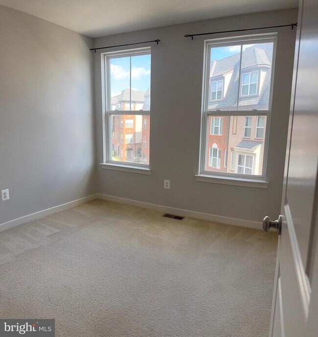 Building Photo - 1415 Trafalgar Ln