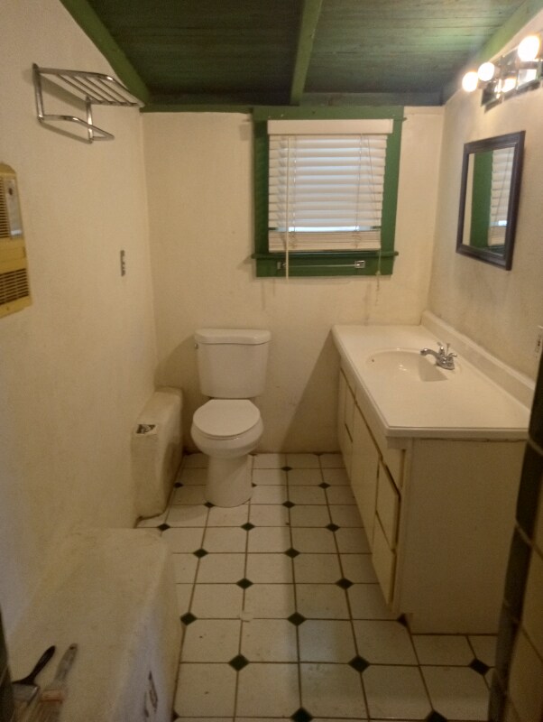 Building Photo - 433 E 23rd St