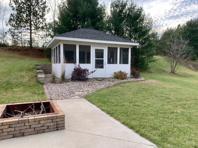 Building Photo - River Trail Estates Apartment Community