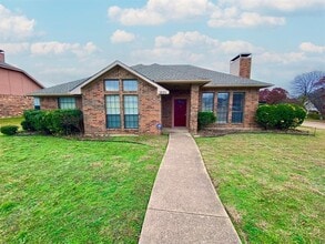 Building Photo - 1531 La Paz Dr