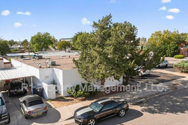 Building Photo - 301 Graceland Dr SE