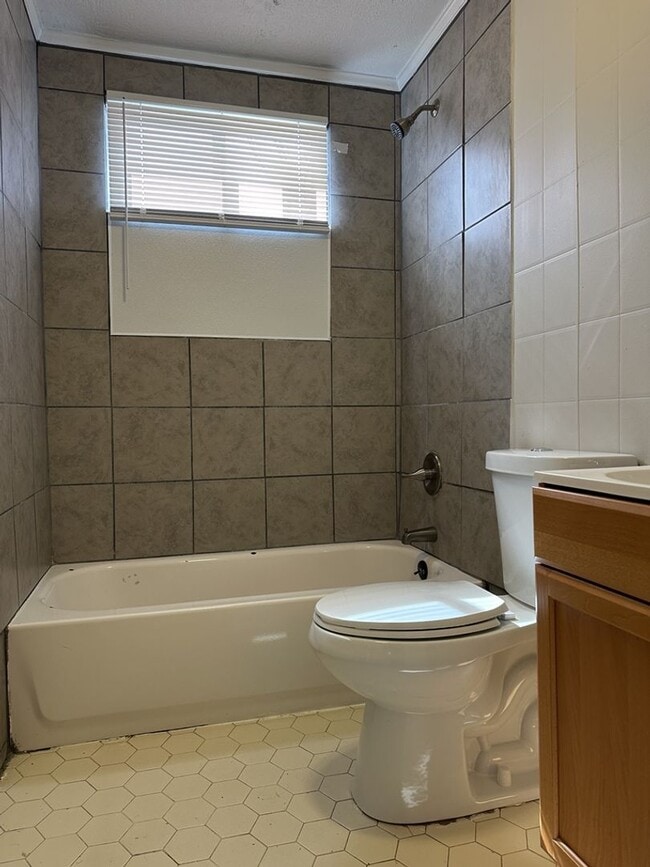 Building Photo - One Month's Free Rent! Charming 3 bedroom home available!  | Section 8 Accepted! |