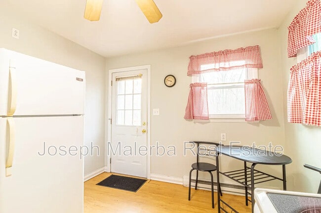 Building Photo - 405 Noank Ledyard Rd