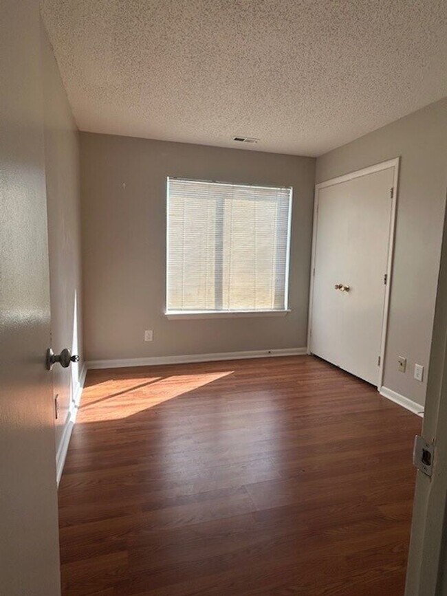 Building Photo - 9505 University Terrace Dr