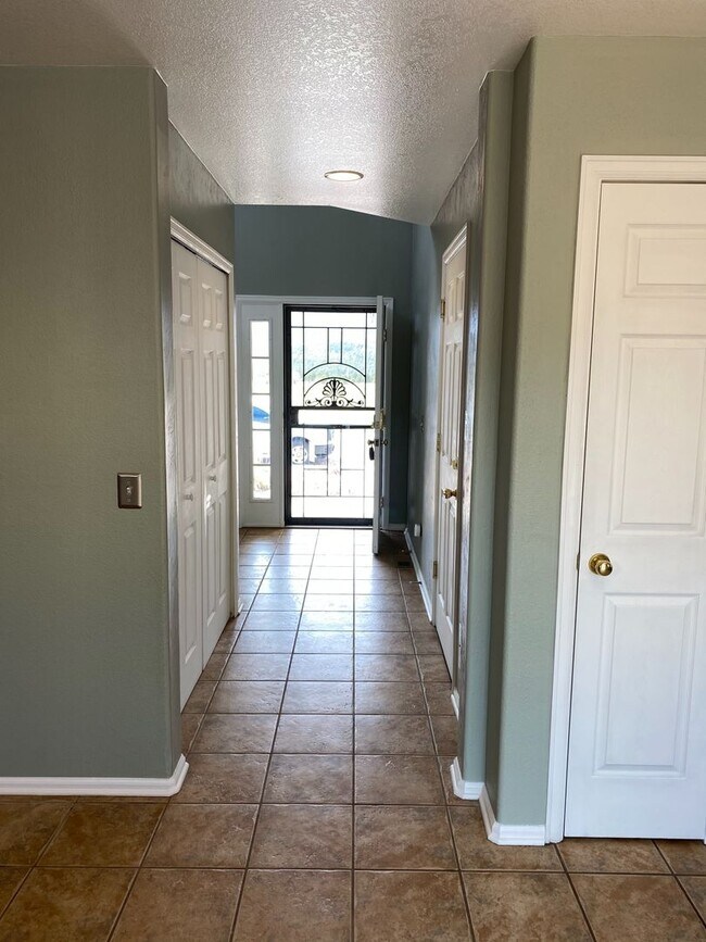 Building Photo - 14215 White Peak Dr