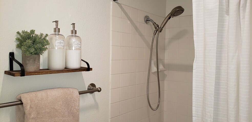 Building Photo - 631 Oak Run Trl