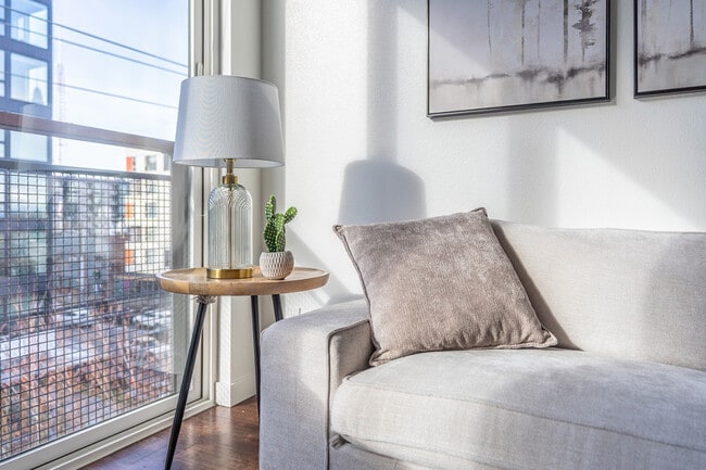 Building Photo - 2407 E Union St