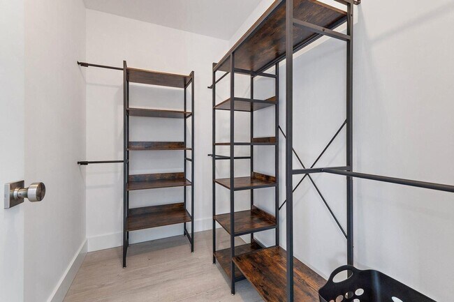 Building Photo - 4193 Hyacinth Cir N