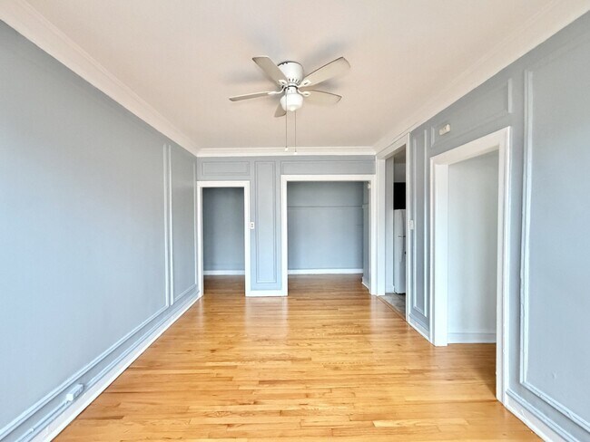 Building Photo - 1369 W Estes Ave