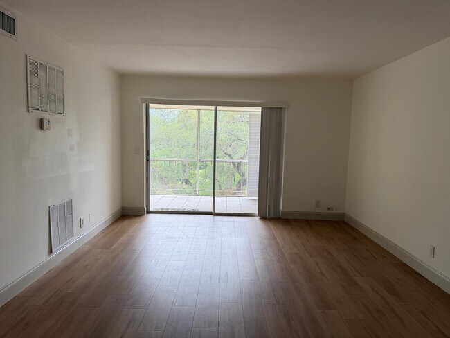 Building Photo - 644 NW 13th St