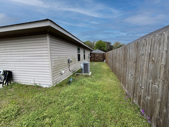 Building Photo - 5143 Carmell Ridge Cir