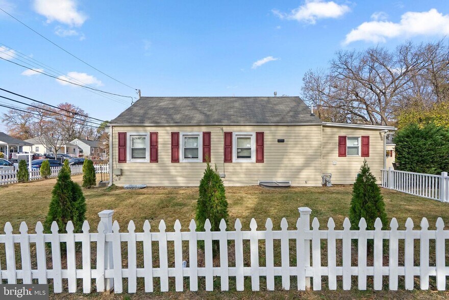 Building Photo - 5701 31st Ave