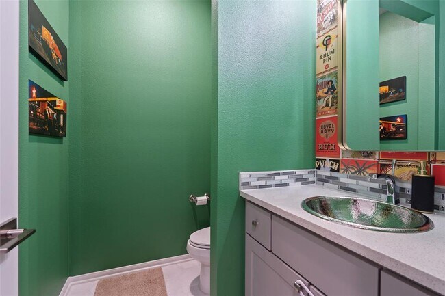 Building Photo - 105 Bisset Ct