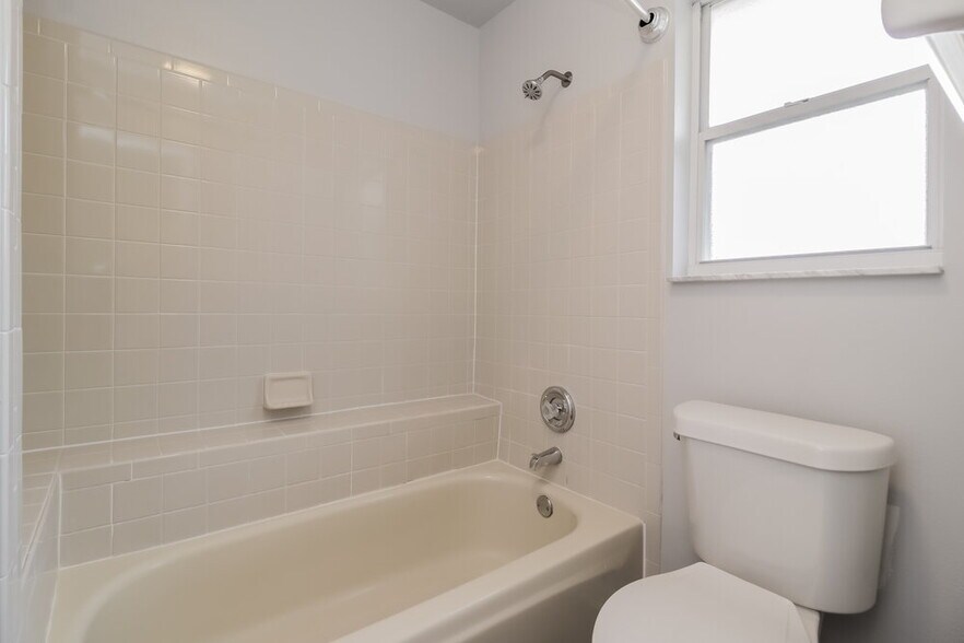 Building Photo - 9474 Chandon Dr