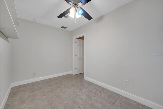 Building Photo - 1395 Meadowbrook St