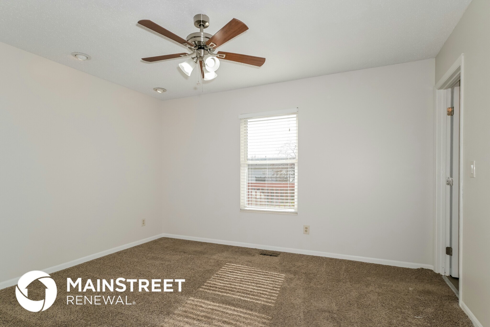 Building Photo - 1094 Eagle Nest Dr