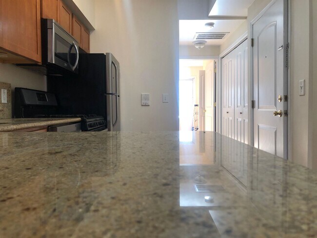 Building Photo - 347 7th St