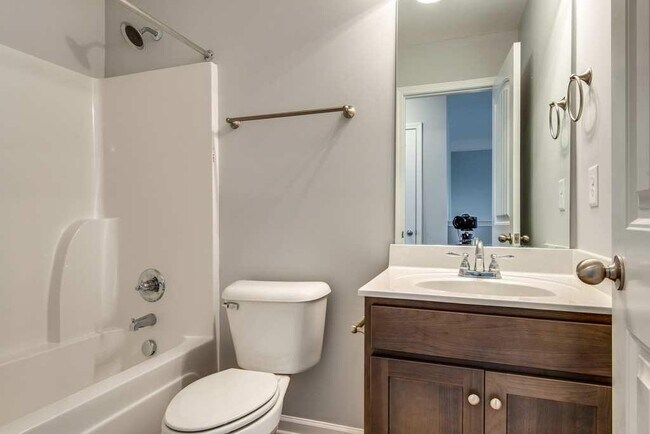 Building Photo - Fairview Station Charmer!  Perfectly comfortable 4/2.5 family home close to Westwood Elementary.