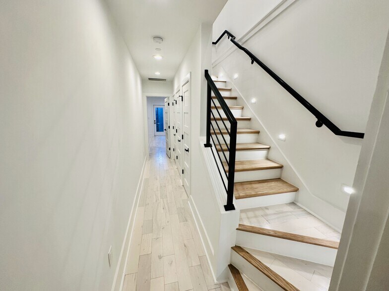 Building Photo - 1314 1/2 5th St NW