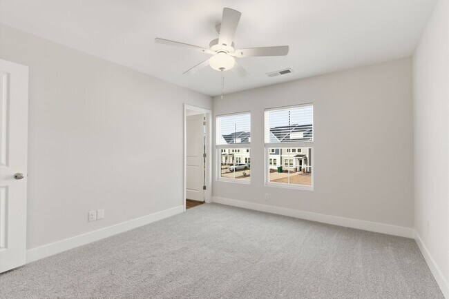 Building Photo - Beautiful 3 Bedroom 2.5 Bath Townhome in East Main Meadows