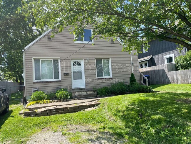 Building Photo - 2876 Hudson Dr