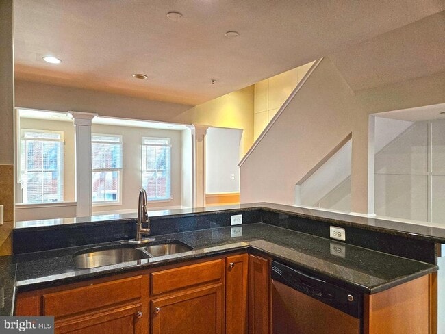 Building Photo - 12 S Regester St