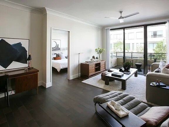 Building Photo - Experience Luxury Living in the Heart of H...
