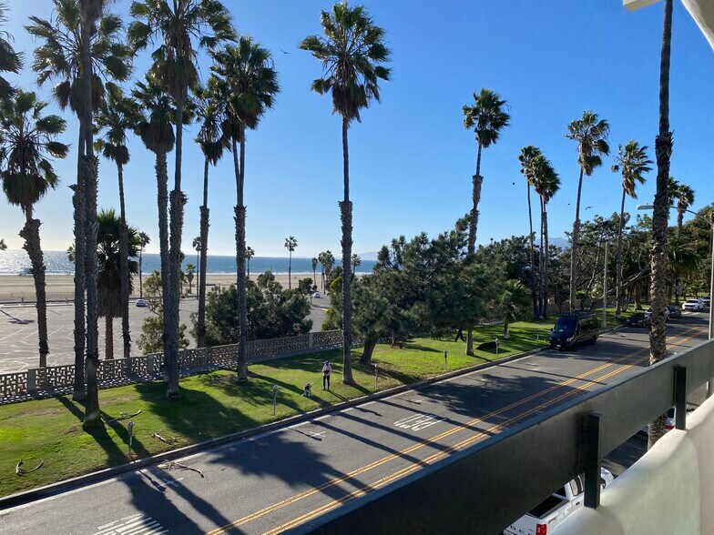 Building Photo - 2221 Ocean Ave