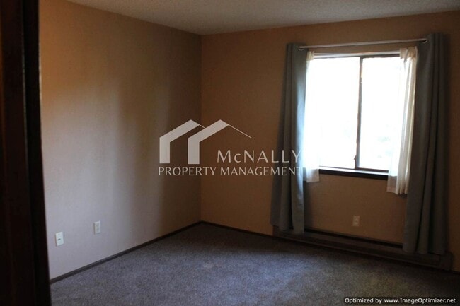Building Photo - 1 Bedroom, 1 Bathroom Condo – Approx. 605 Sq. Ft.