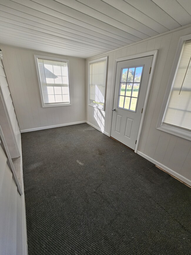 Building Photo - 8444 Hickman Rd