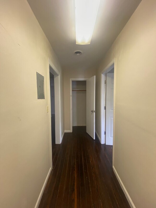 Building Photo - 9 Bed 5 Bath Historic Home - Commercial Use