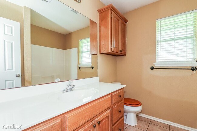 Building Photo - 3 br, 2 bath House - 2725 Tioga Circle