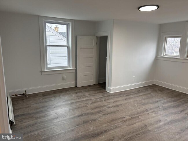 Building Photo - 1067 S Clinton Ave