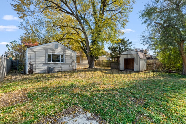 Building Photo - 1925 S Elizabeth