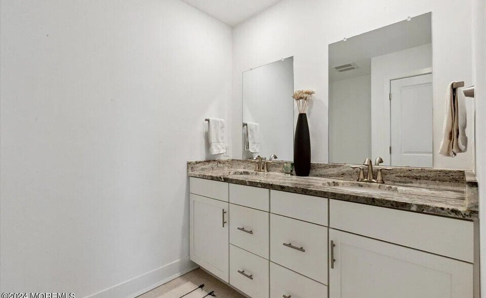 Master bathroom - 25 Midway Rd