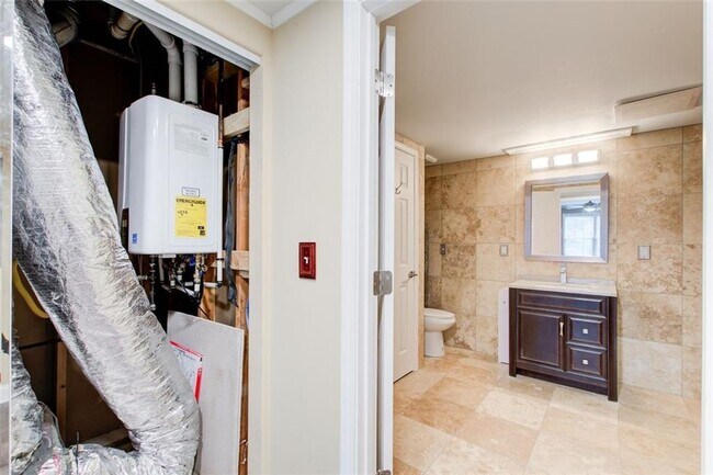 Building Photo - 3040 Stone Rd