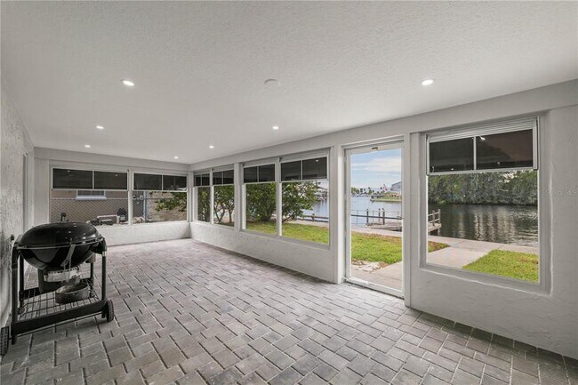 Building Photo - 6617 Harbor Dr