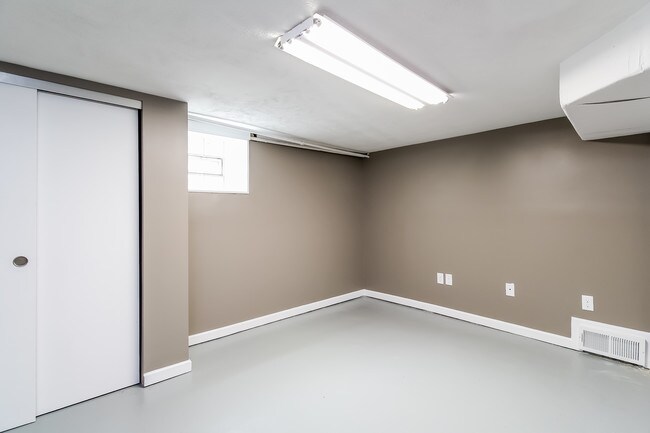 Building Photo - 259 Valley Ave NW