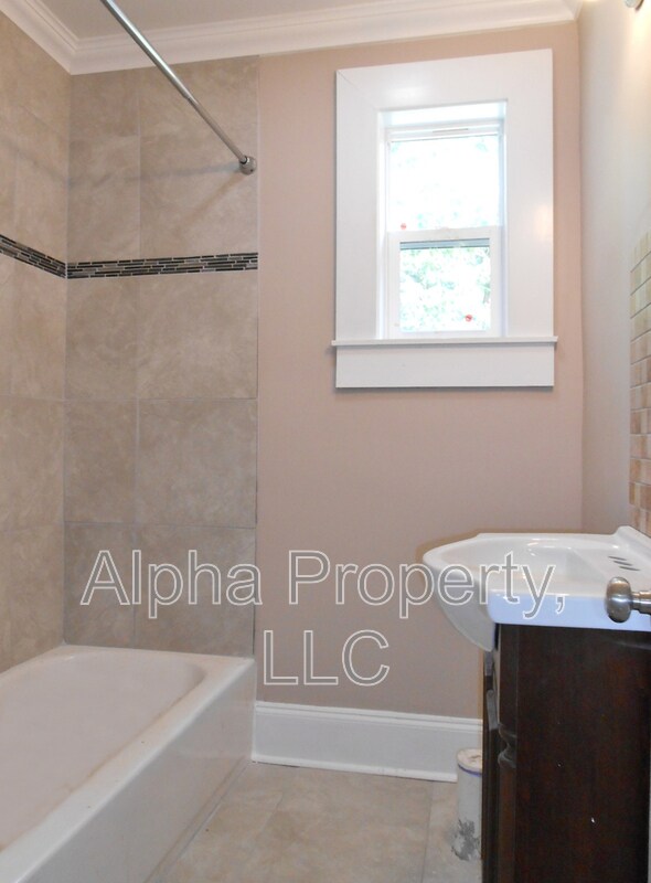 Building Photo - 22 Ridgeway Dr