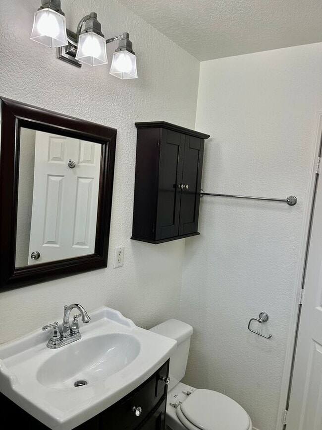 Building Photo - FANTASTIC 4BD 1&3/4BA HOUSE FOR LEASE ON CUL-DE-SAC!